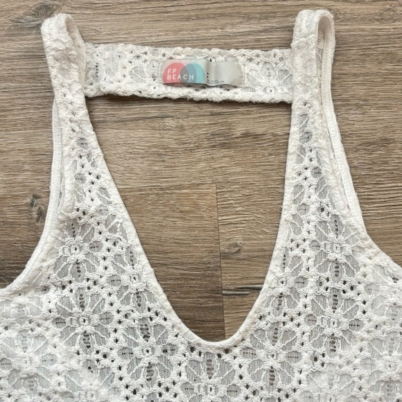 Free People Beach White Lace Top Overlay Cut Out Back Tank Top Size Medium - Picture 7 of 11